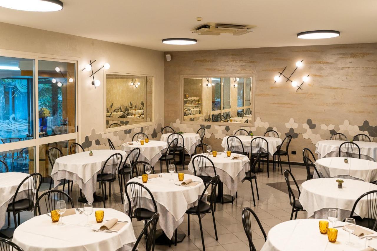 Hotel Tirsus Bellaria-Igea Marina Esterno foto