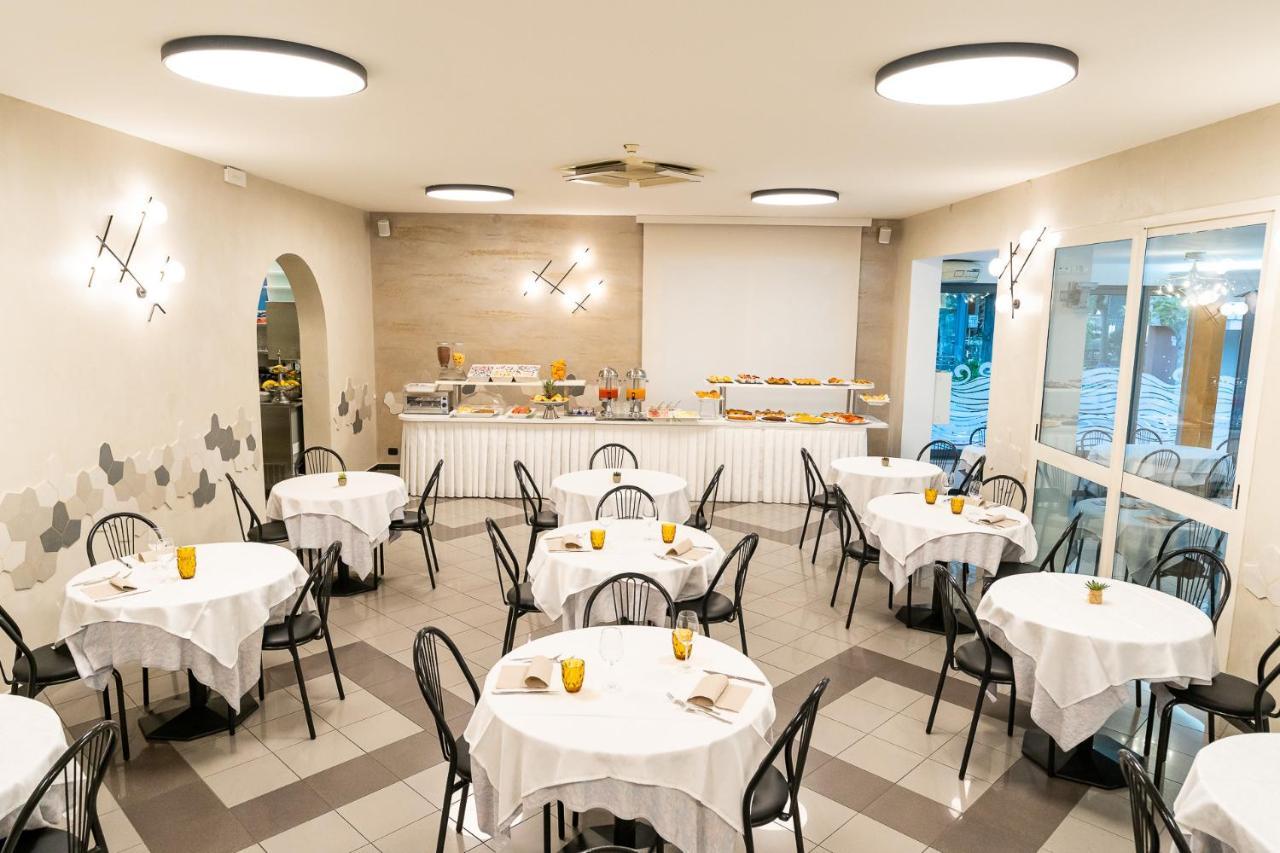 Hotel Tirsus Bellaria-Igea Marina Esterno foto