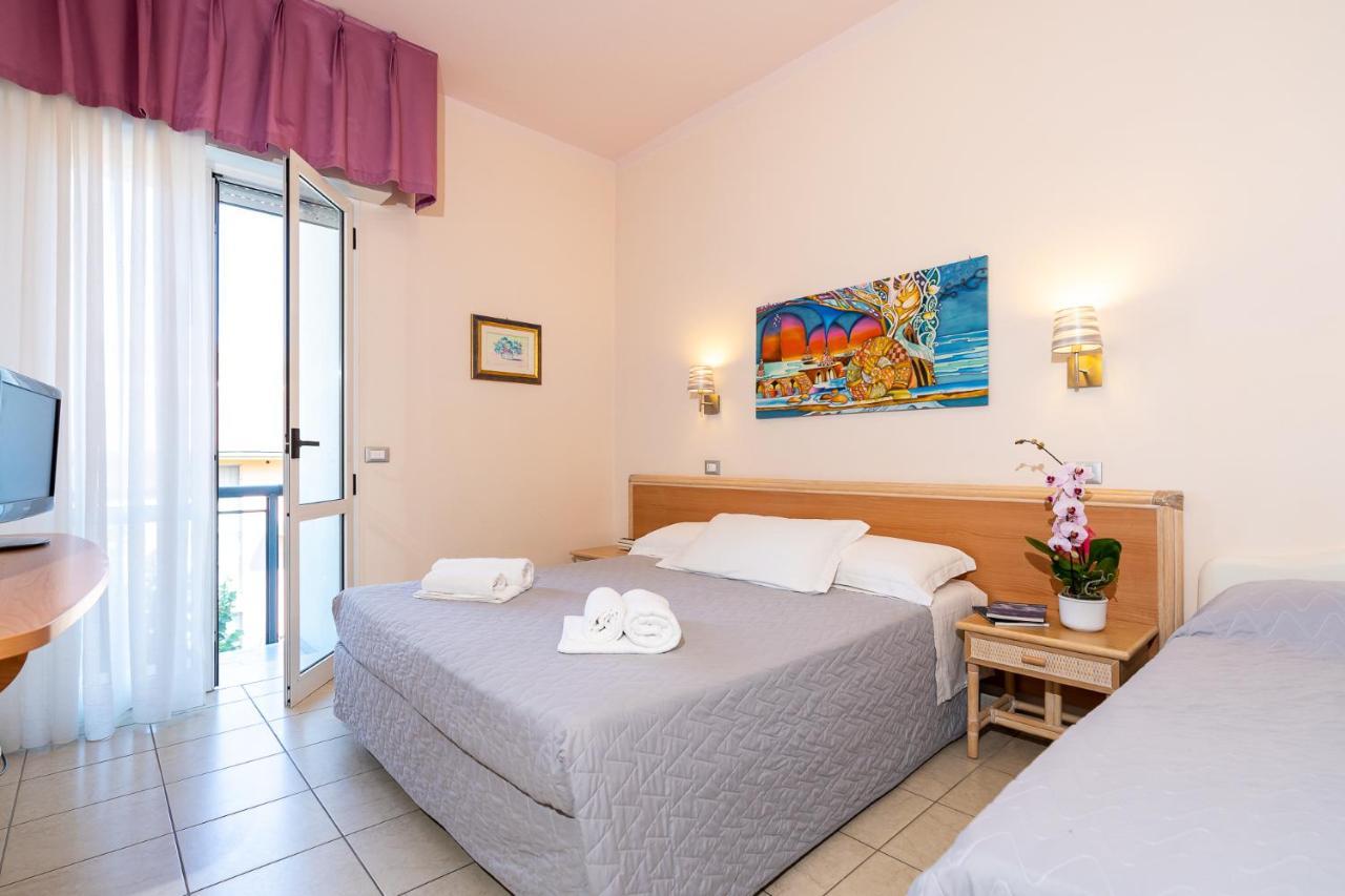 Hotel Tirsus Bellaria-Igea Marina Esterno foto