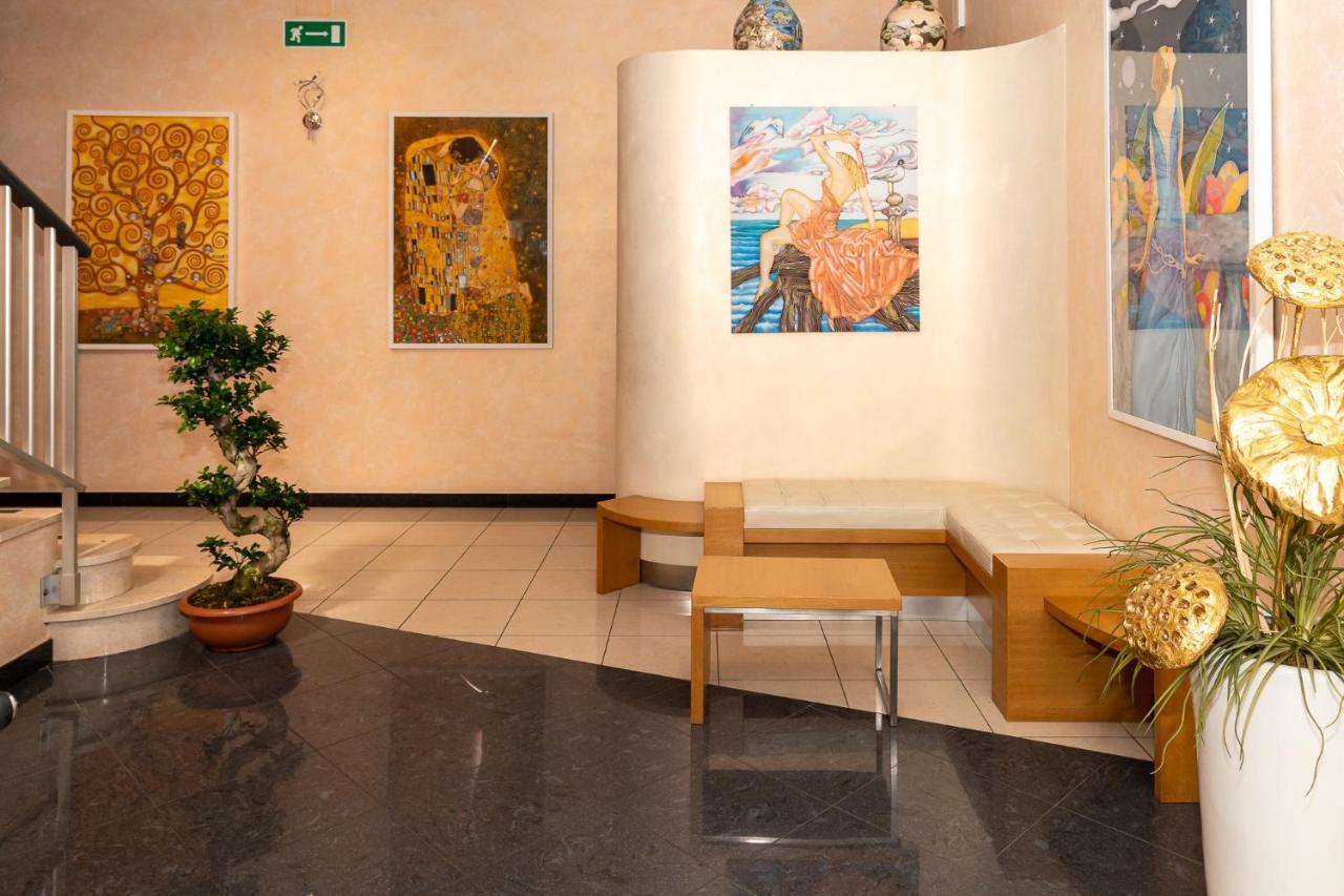 Hotel Tirsus Bellaria-Igea Marina Esterno foto