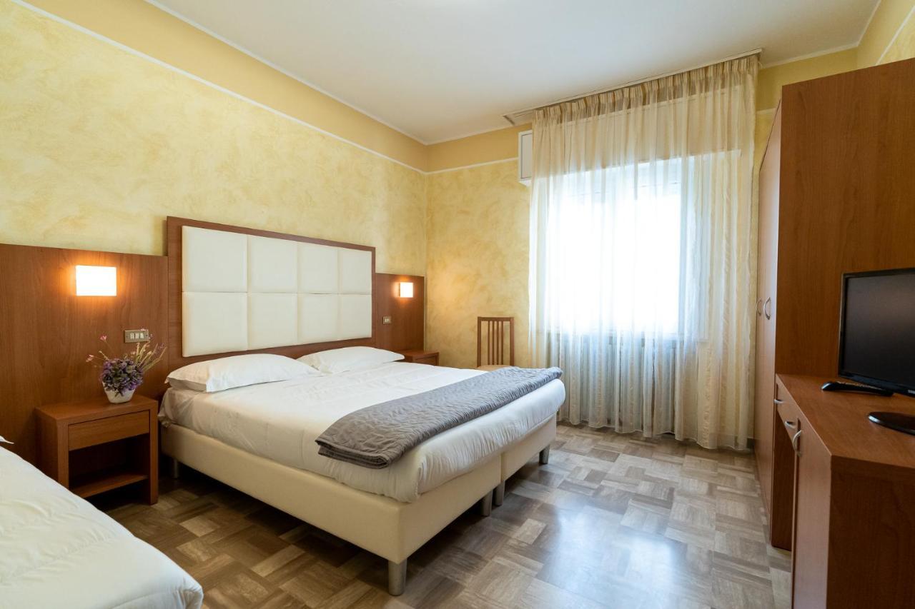 Hotel Tirsus Bellaria-Igea Marina Esterno foto