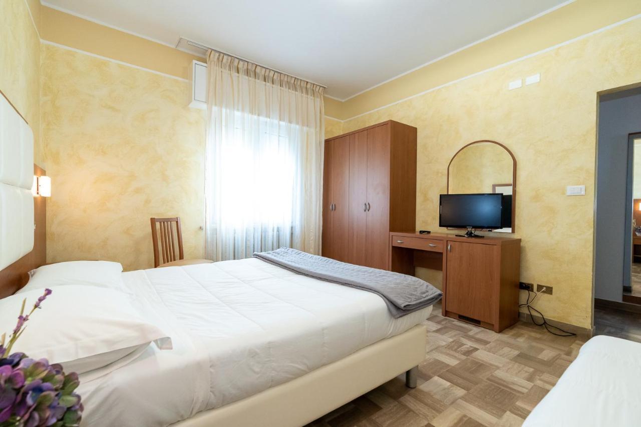 Hotel Tirsus Bellaria-Igea Marina Esterno foto