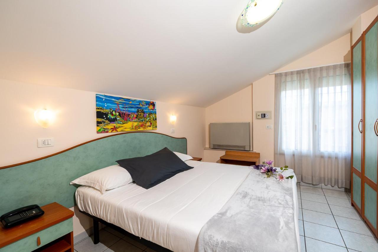 Hotel Tirsus Bellaria-Igea Marina Esterno foto