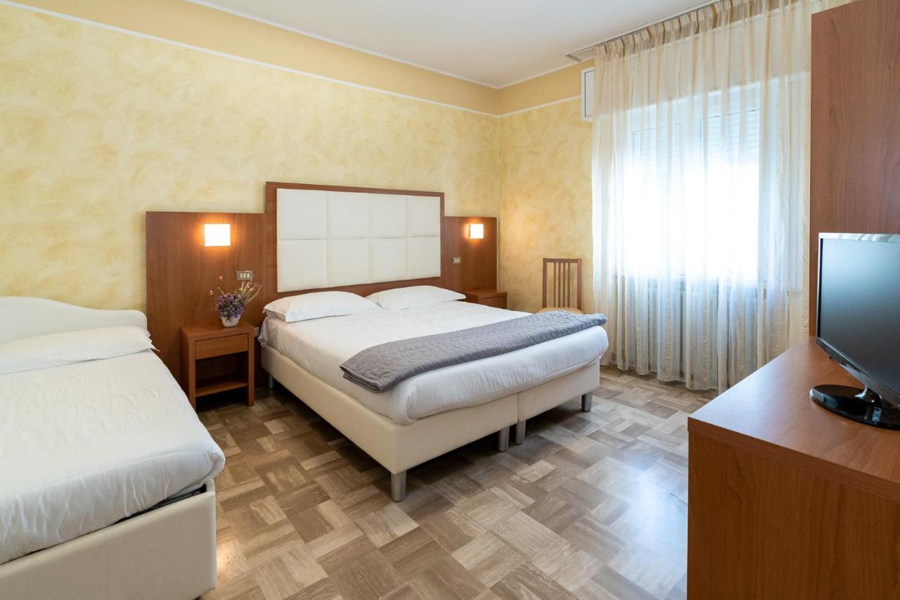 Hotel Tirsus Bellaria-Igea Marina Esterno foto