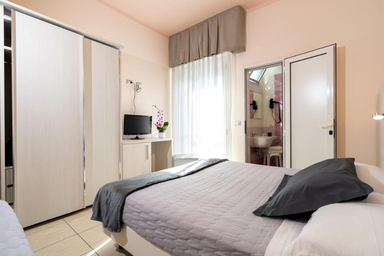 Hotel Tirsus Bellaria-Igea Marina Esterno foto