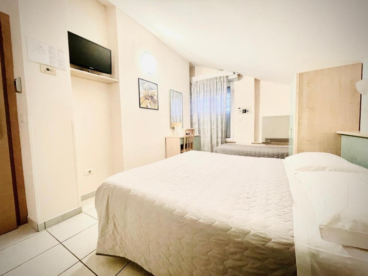 Hotel Tirsus Bellaria-Igea Marina Esterno foto