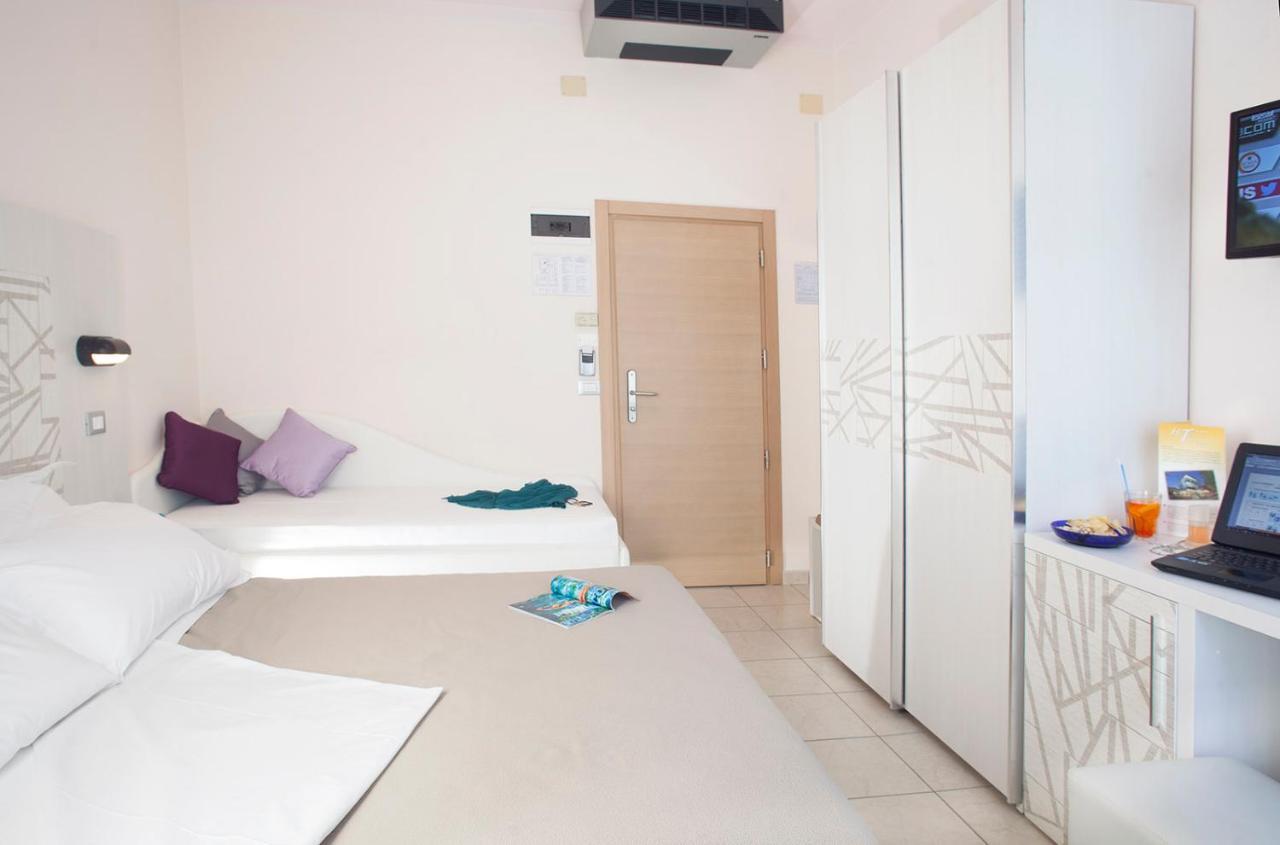 Hotel Tirsus Bellaria-Igea Marina Esterno foto