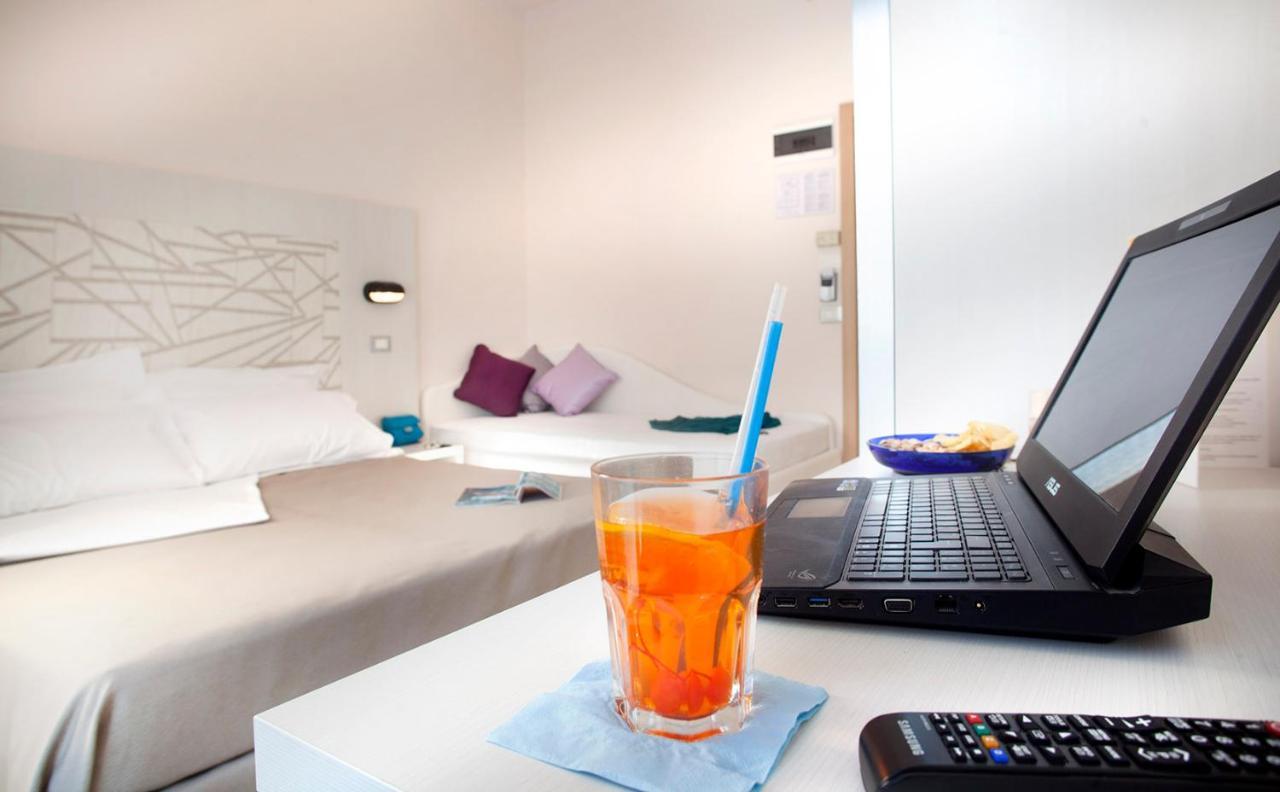 Hotel Tirsus Bellaria-Igea Marina Esterno foto