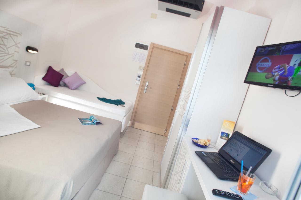 Hotel Tirsus Bellaria-Igea Marina Esterno foto